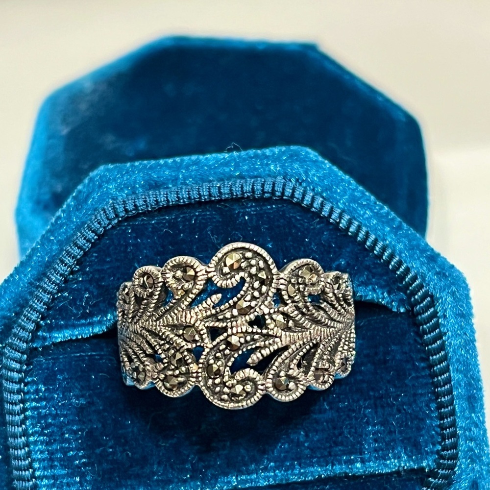 5.5 Grams Sterling Silver Marcasite Ring- Size 8.75